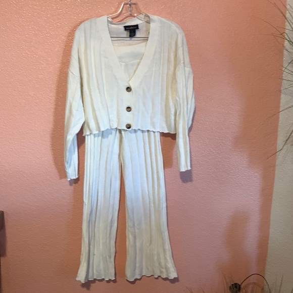 New 2-piece Crop Top Suit - Picture 1 of 11